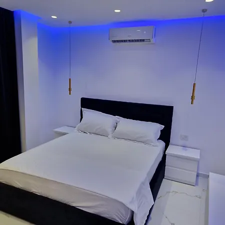 Superior Apartament With City View Саранда